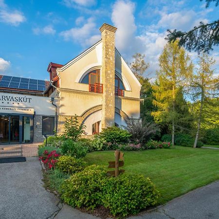 Szarvaskut Hotel Zirc Bagian luar foto