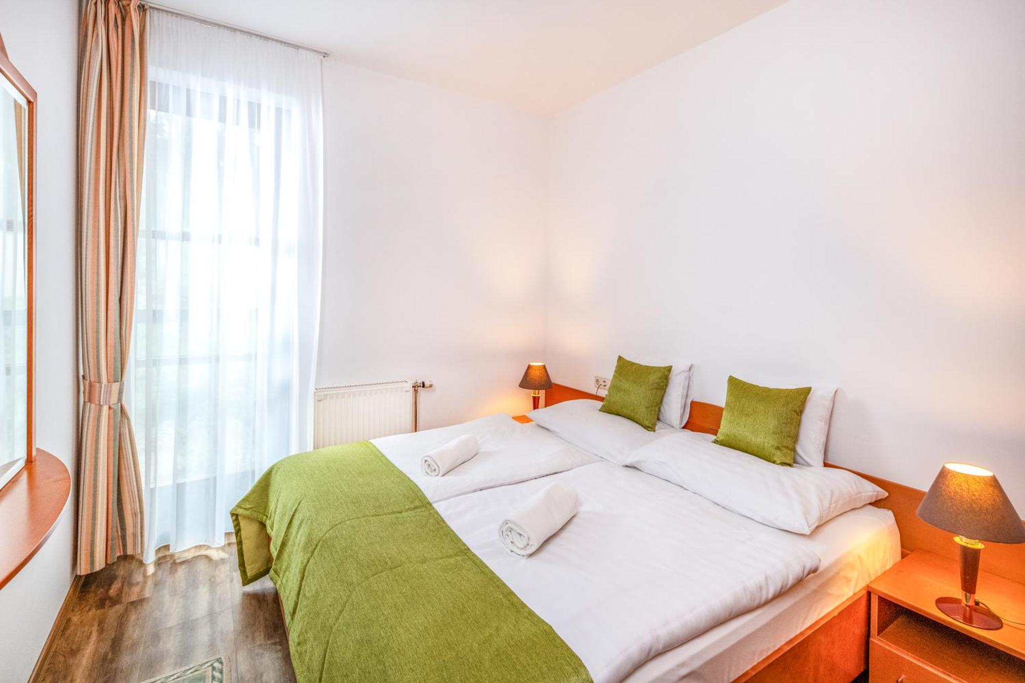 Szarvaskut Hotel Zirc Bagian luar foto