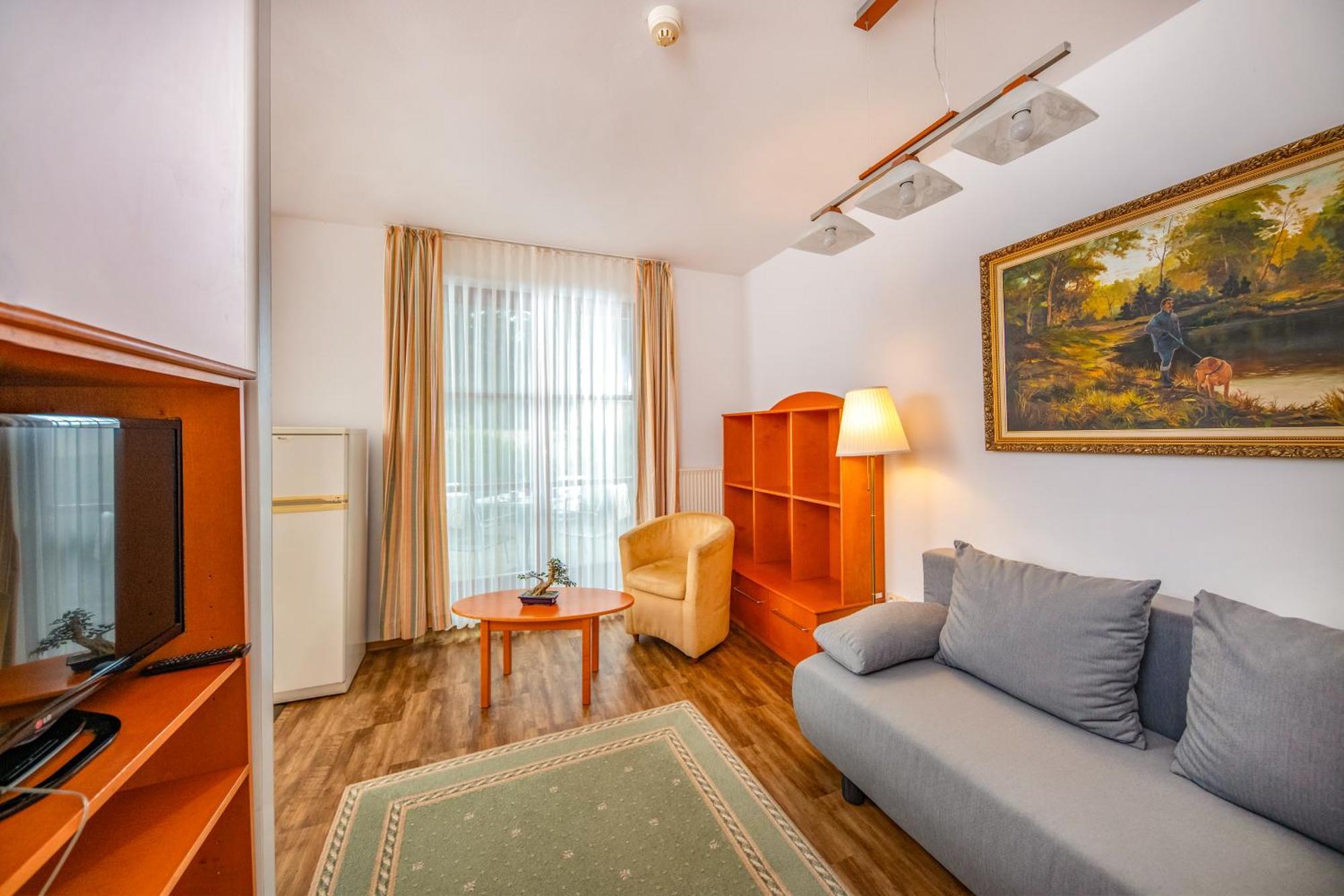 Szarvaskut Hotel Zirc Bagian luar foto