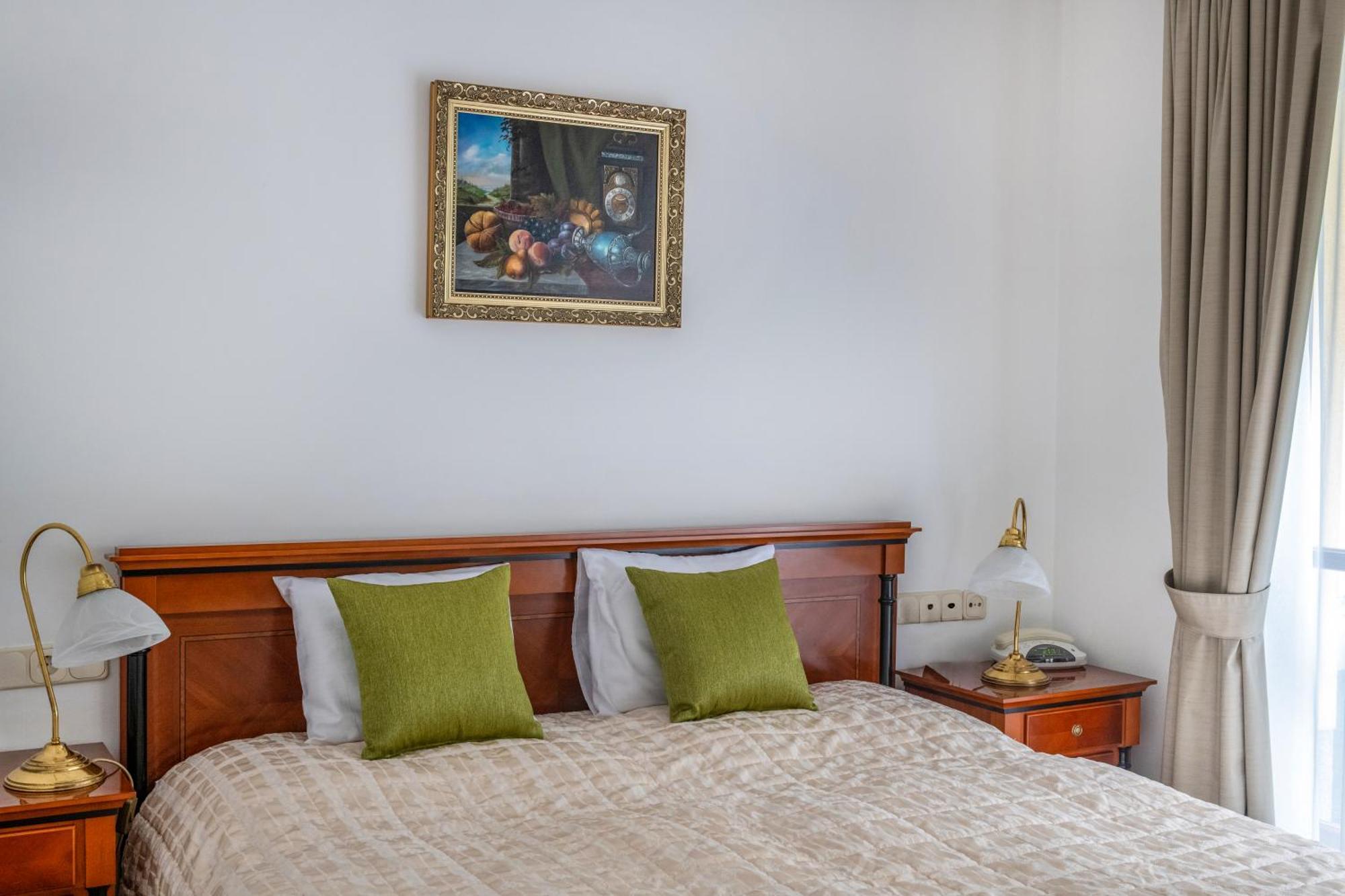 Szarvaskut Hotel Zirc Bagian luar foto