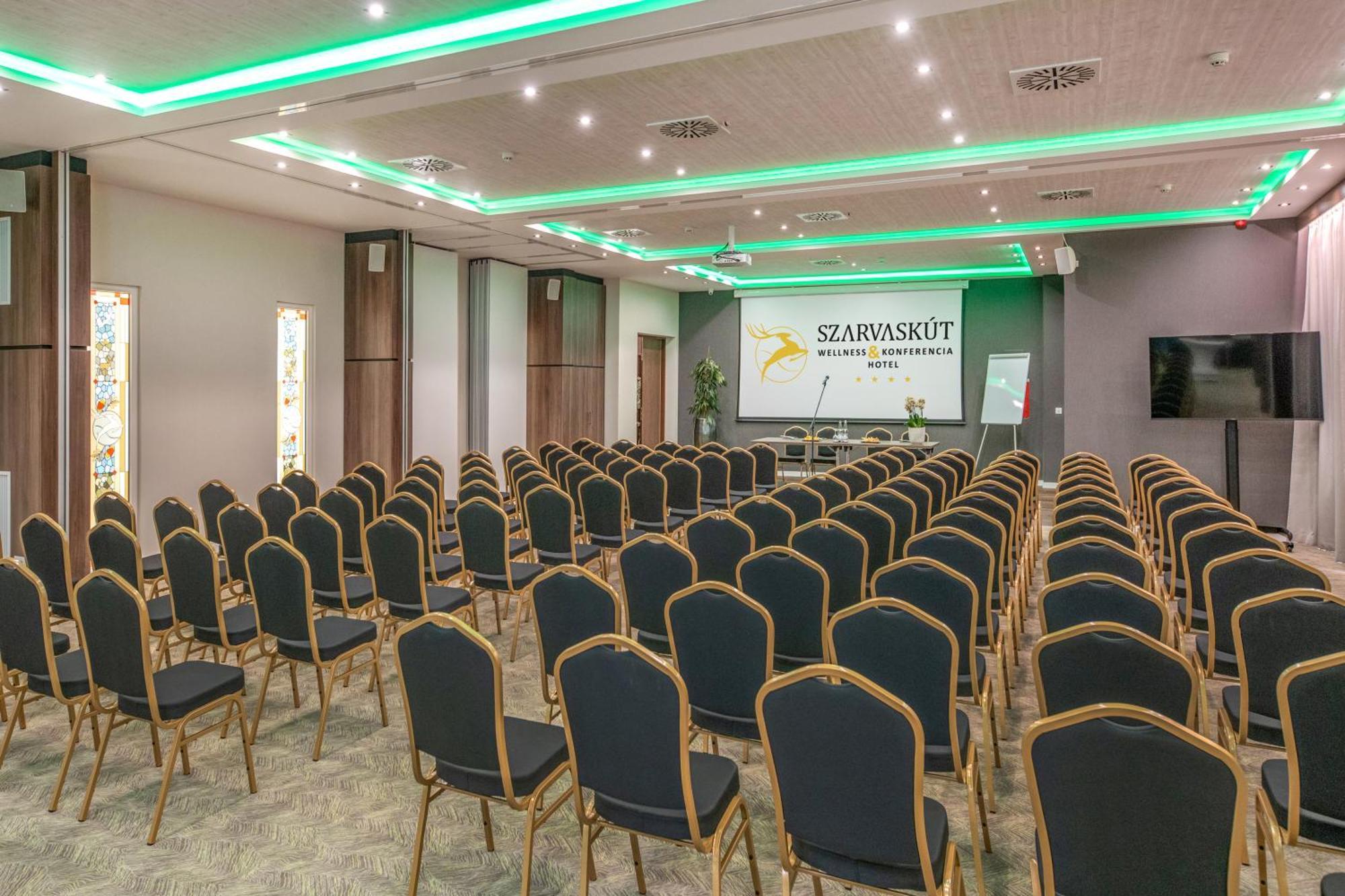 Szarvaskut Hotel Zirc Bagian luar foto
