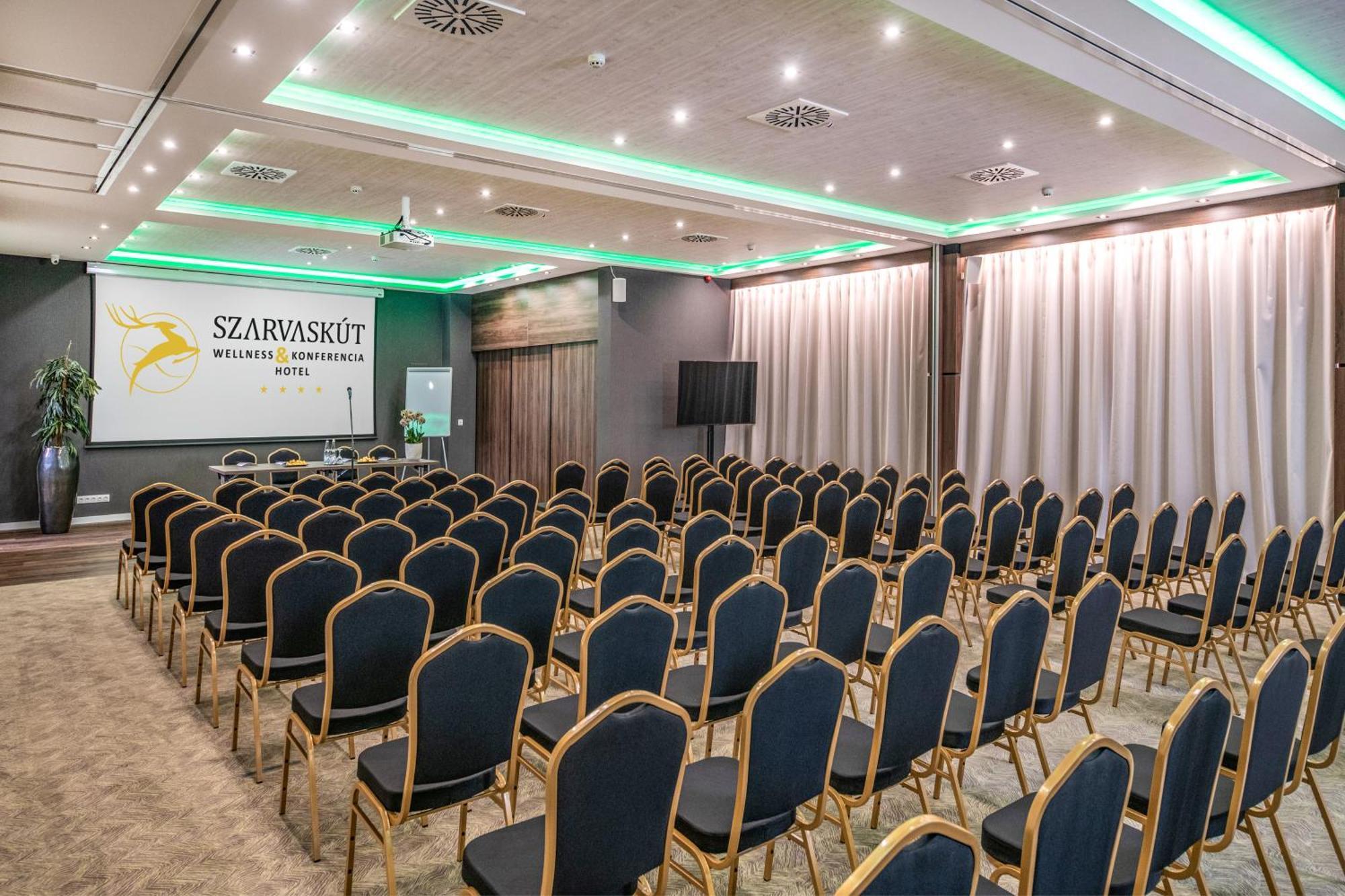 Szarvaskut Hotel Zirc Bagian luar foto