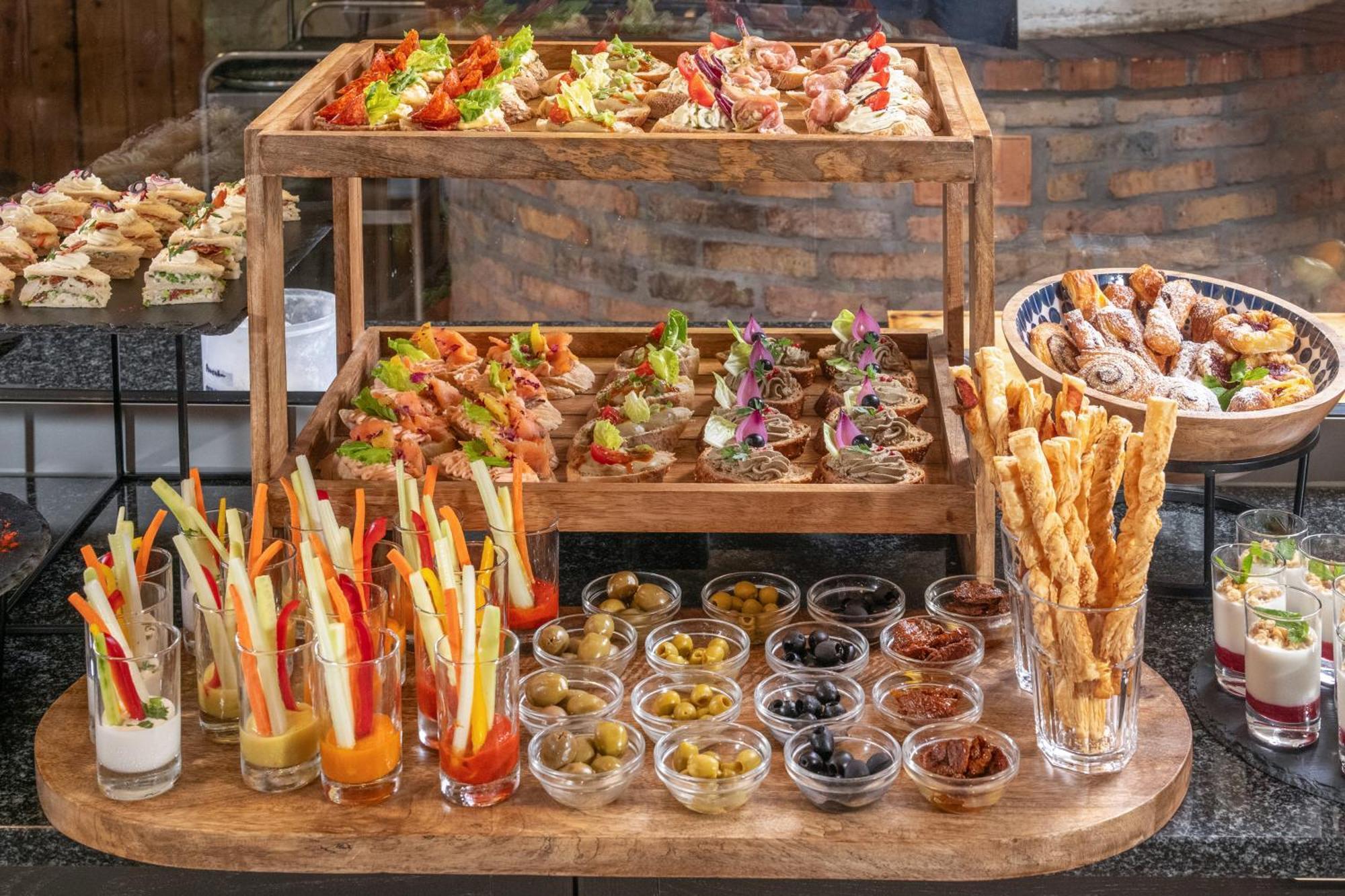 Szarvaskut Hotel Zirc Bagian luar foto