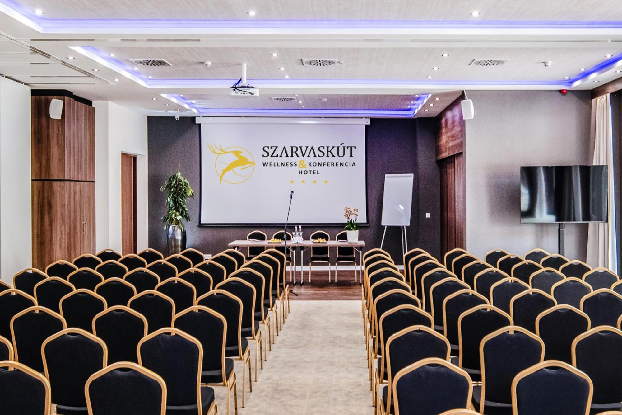 Szarvaskut Hotel Zirc Bagian luar foto