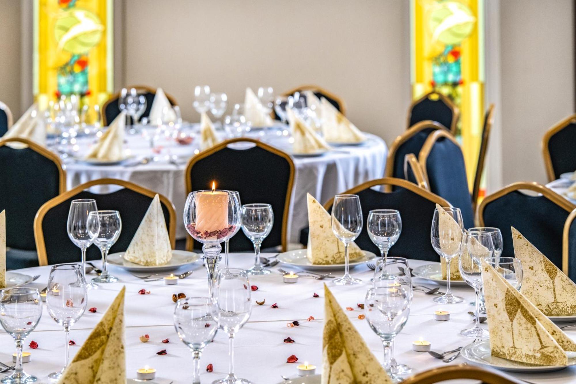 Szarvaskut Hotel Zirc Bagian luar foto