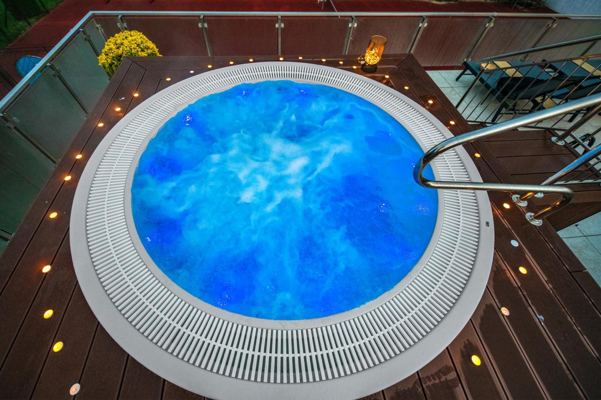 Szarvaskut Hotel Zirc Bagian luar foto