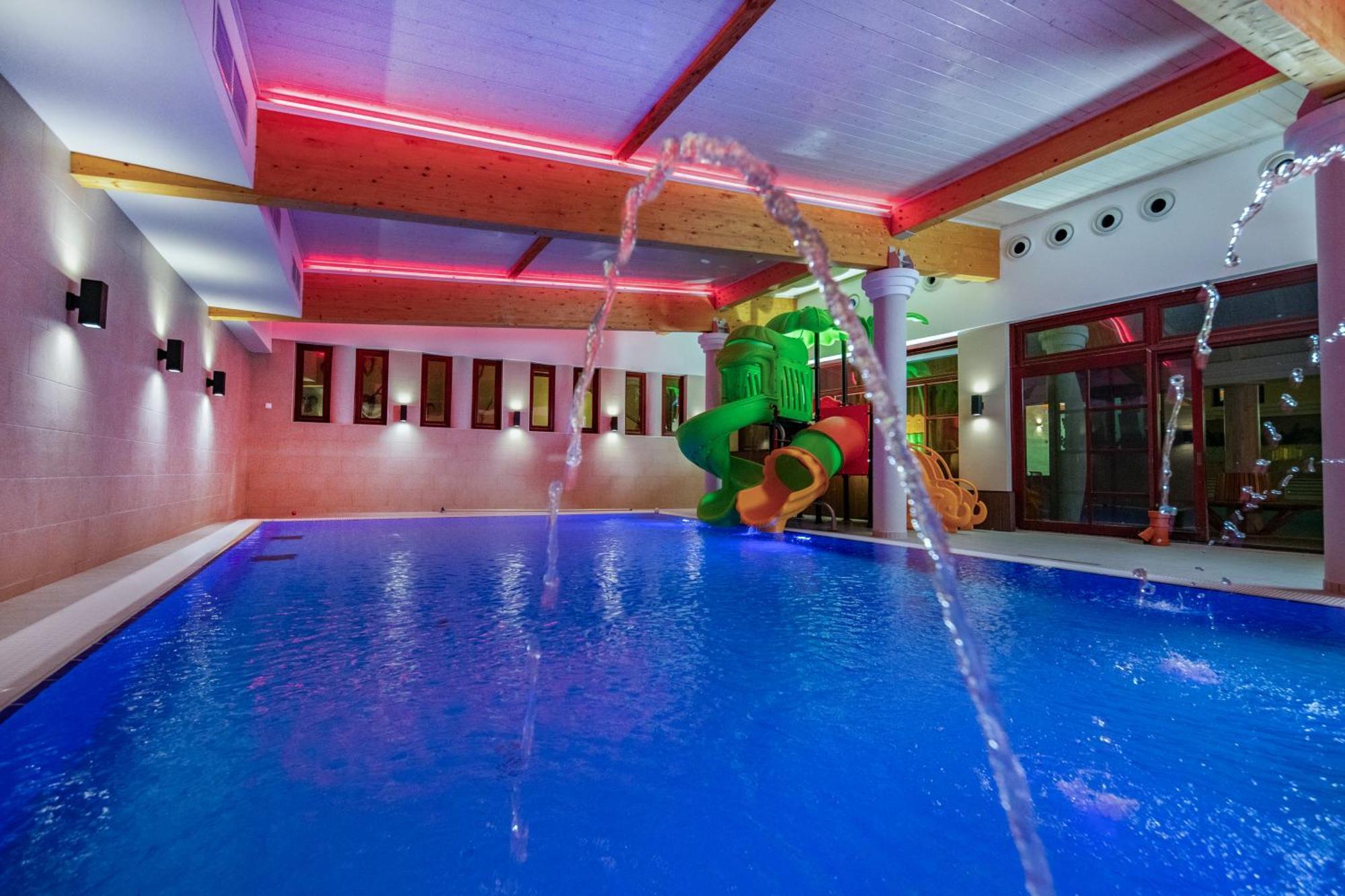 Szarvaskut Hotel Zirc Bagian luar foto