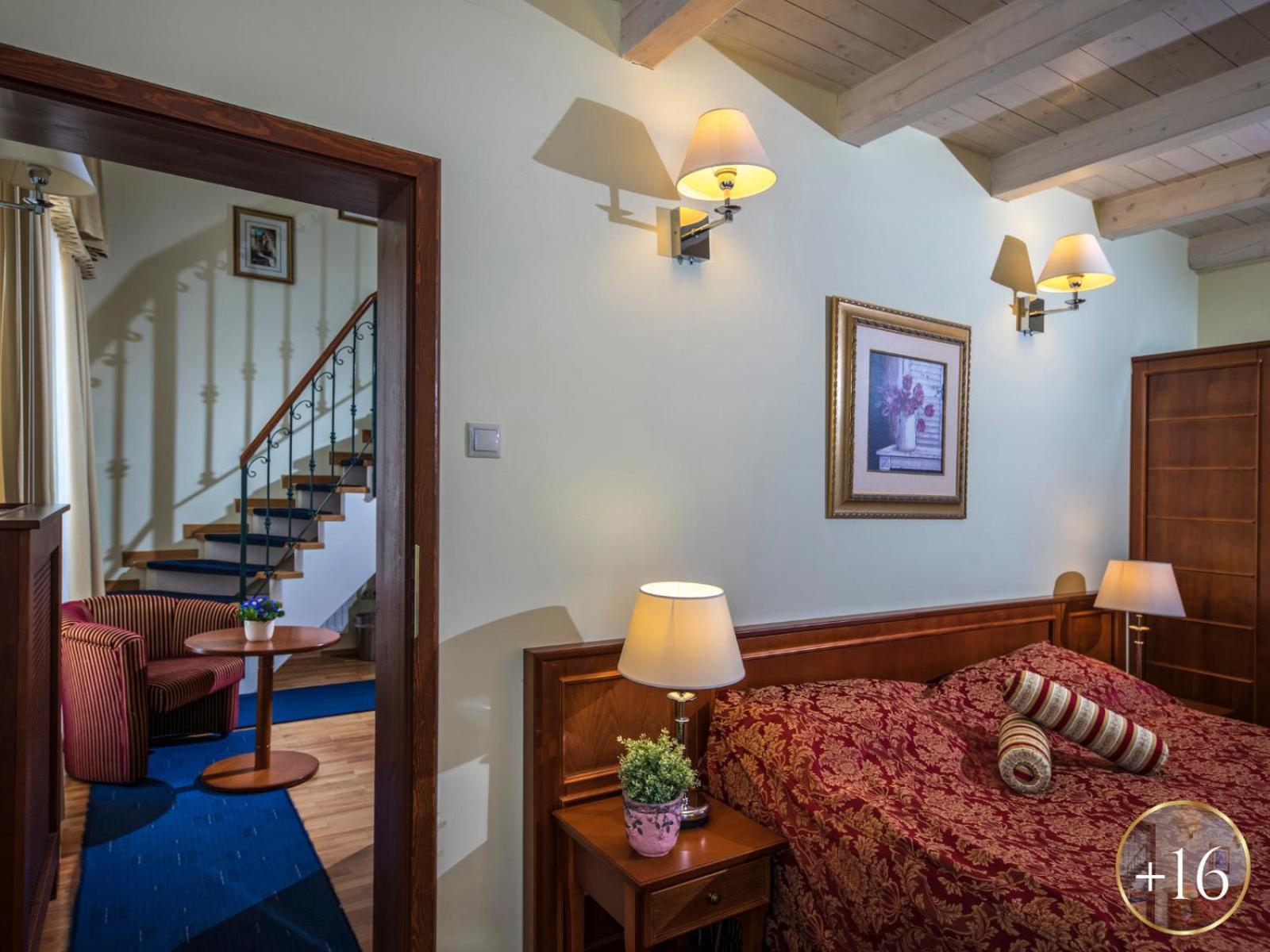 Szarvaskut Hotel Zirc Bagian luar foto