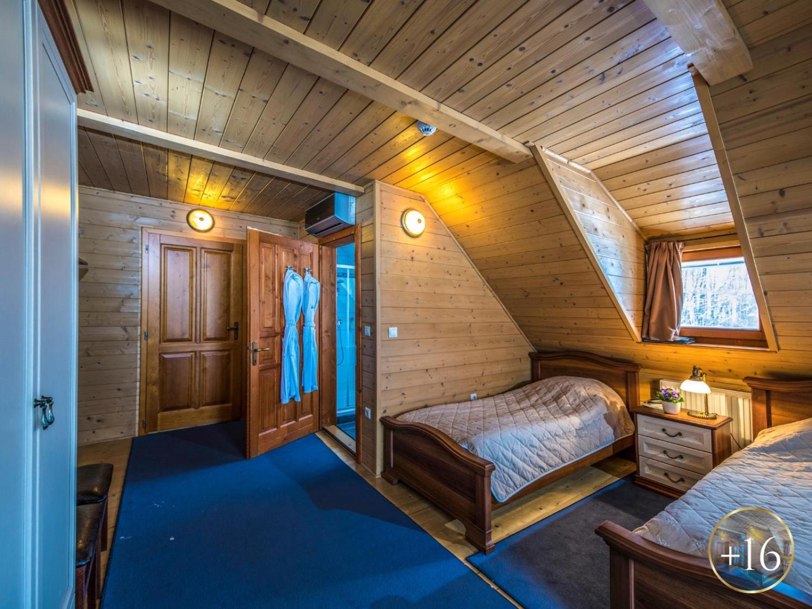 Szarvaskut Hotel Zirc Bagian luar foto