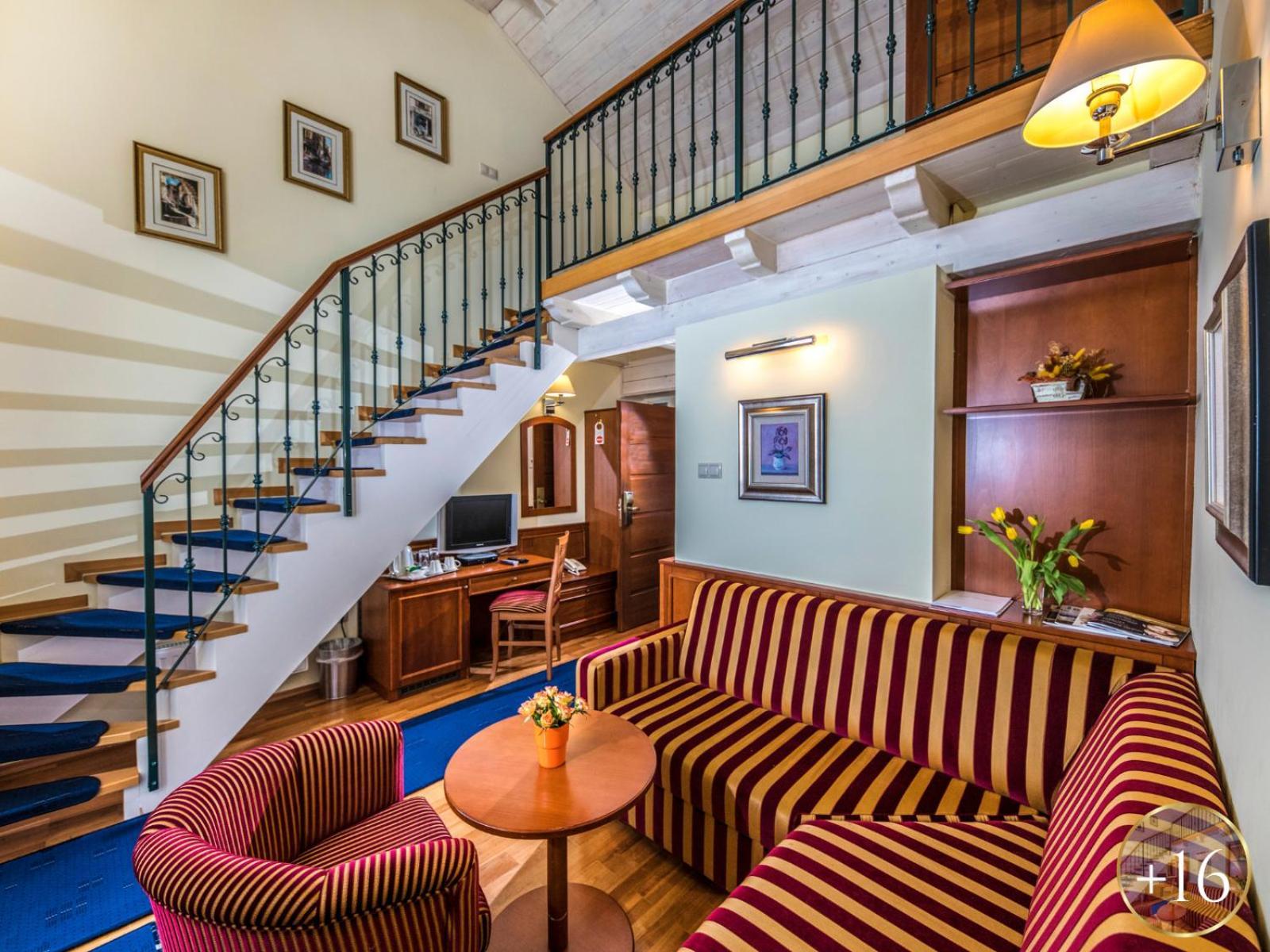 Szarvaskut Hotel Zirc Bagian luar foto