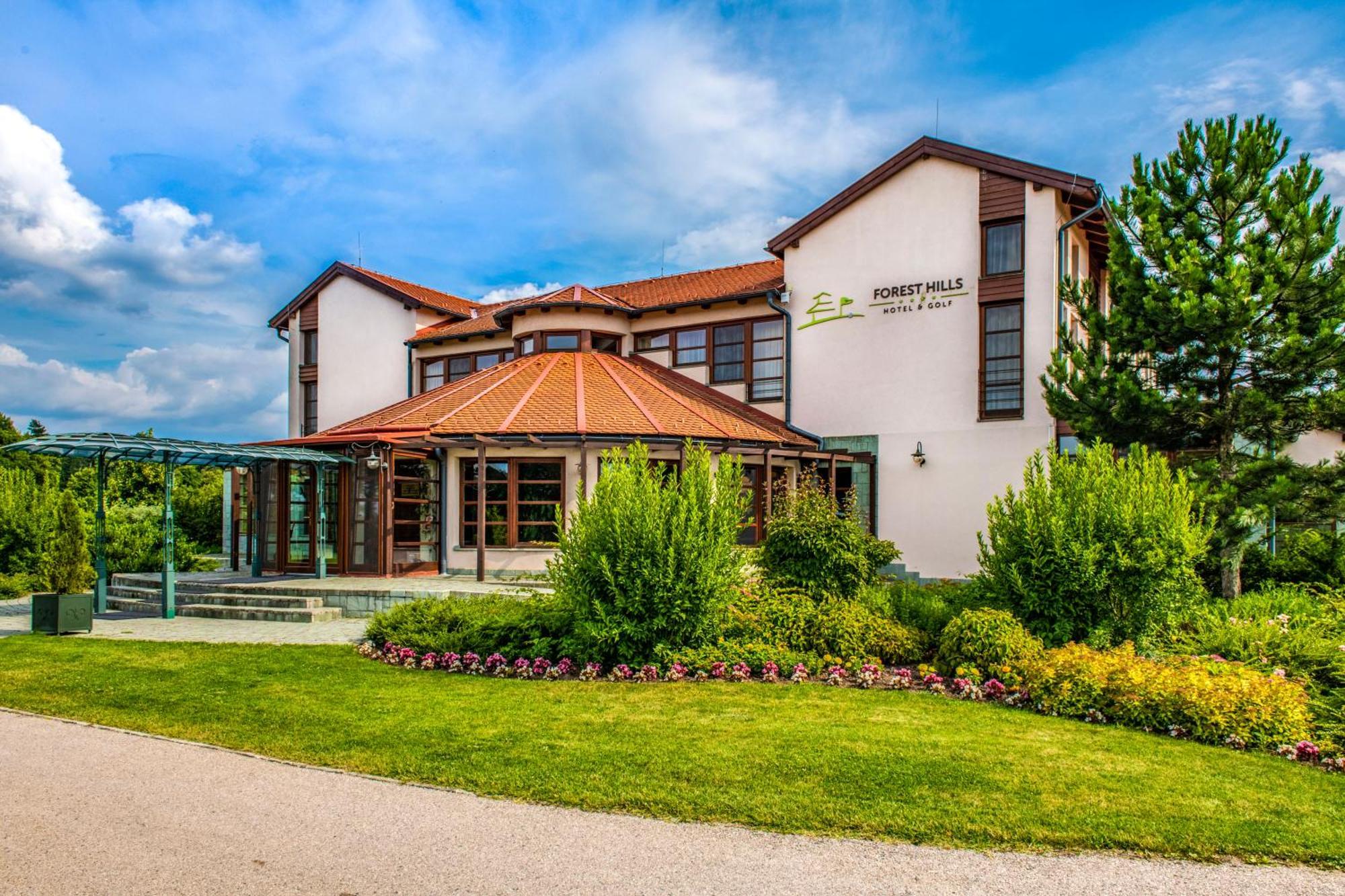 Szarvaskut Hotel Zirc Bagian luar foto